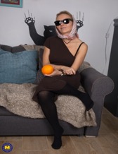 Mature & MILF Porn Pics