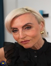 Mature & MILF Porn Pics