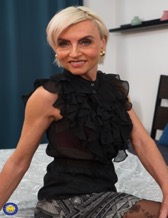 Mature & MILF Porn Pics