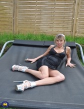 Mature & MILF Porn Pics