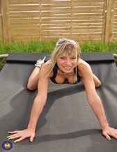 Mature & MILF Porn Pics