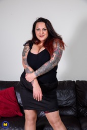 Mature & MILF Porn Pics