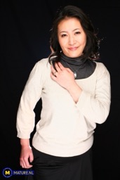 Mature & MILF Porn Pics