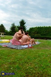 Mature & MILF Porn Pics